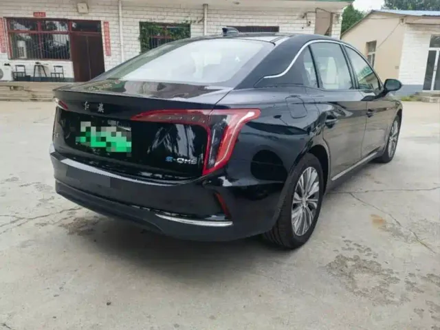 Hongqi E-QM5 — Фото автомобиля 7