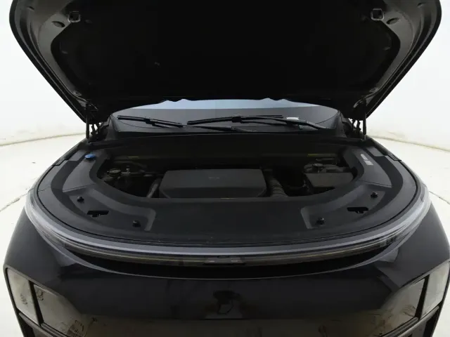 Li Auto L8 — Фото автомобиля 15