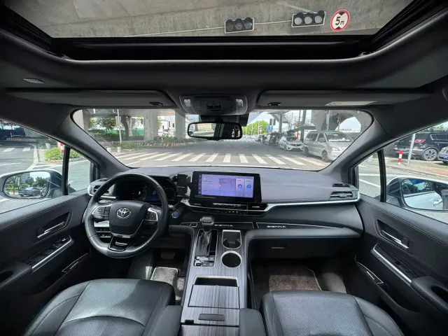Toyota Sienna — Фото автомобиля 17