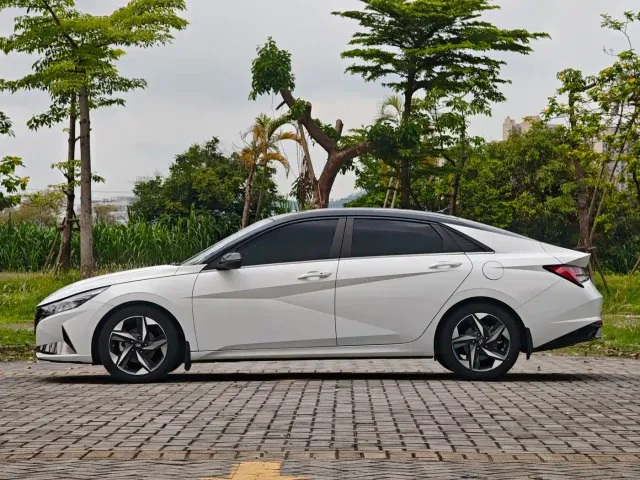 Hyundai Elantra — Фото автомобиля 14