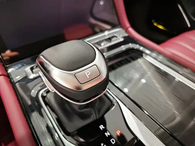 Hongqi H5 — Фото автомобиля 12