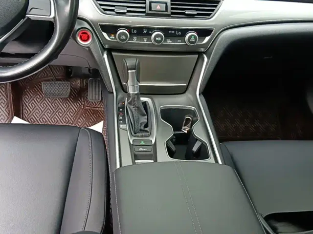Honda Accord — Фото автомобиля 13