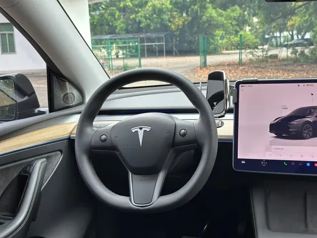 Tesla Model Y 2022 Facelift Rear-Wheel Drive Version — Фото автомобиля 10
