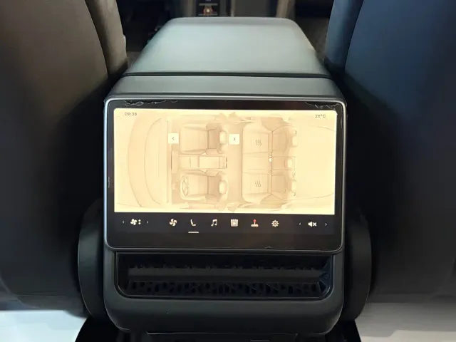 Tesla Model 3 — Фото автомобиля 12