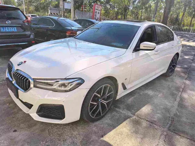 Фотография автомобиля — BMW 5 Series