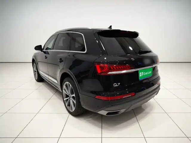 Audi Q7 — Фото автомобиля 4
