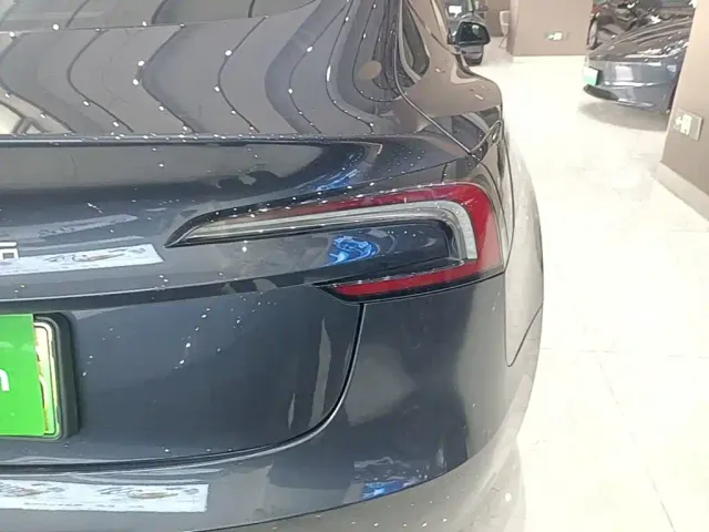 Tesla Model 3 — Фото автомобиля 7
