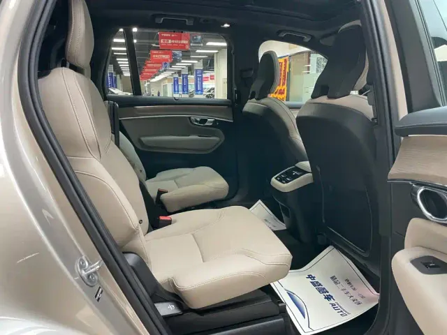 Volvo XC90 — Фото автомобиля 15