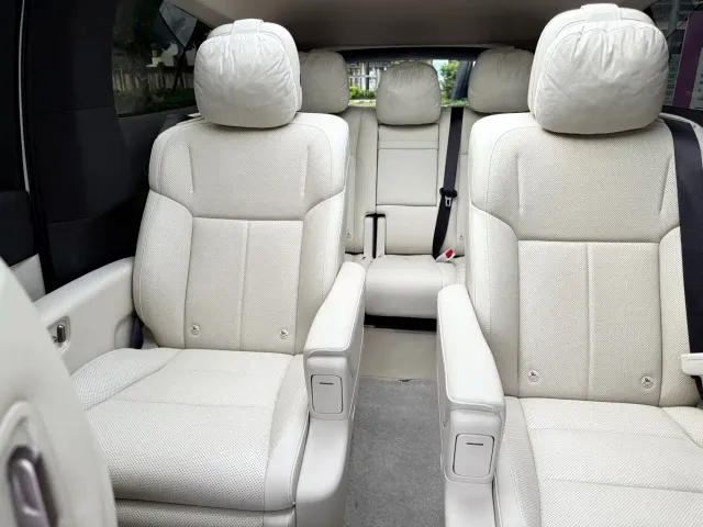 Li Auto MEGA — Фото автомобиля 11