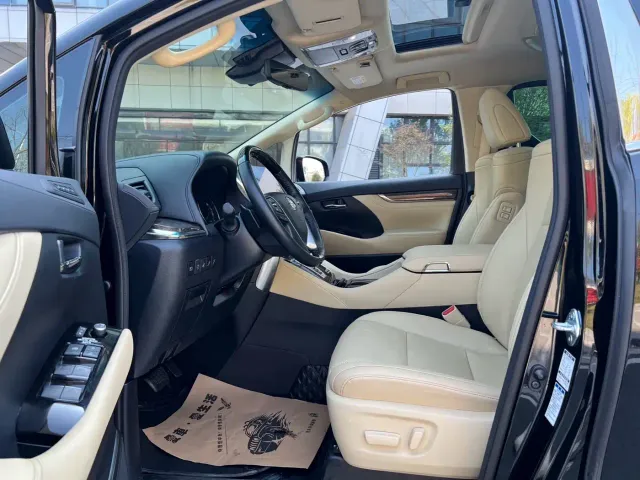 Toyota Vellfire — Фото автомобиля 8