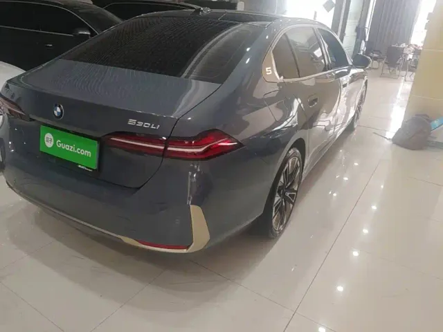 BMW 5 Series — Фото автомобиля 7