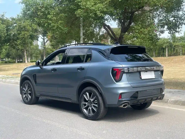 Lynk & Co 01 — Фото автомобиля 6