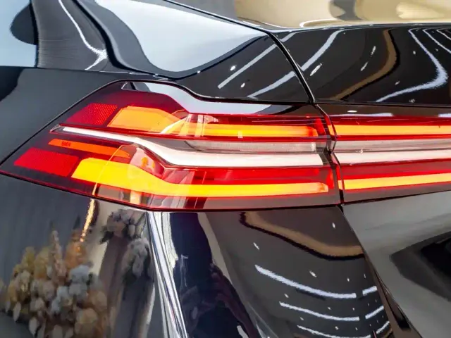 BMW 5 Series — Фото автомобиля 9