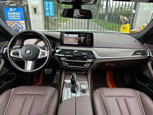 BMW 5 Series — Фото автомобиля 5