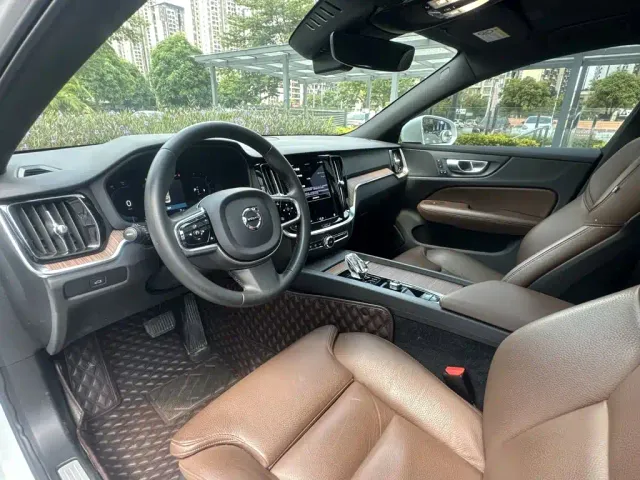 Volvo S60 — Фото автомобиля 9
