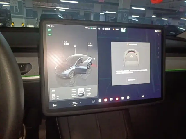 Tesla Model Y — Фото автомобиля 7