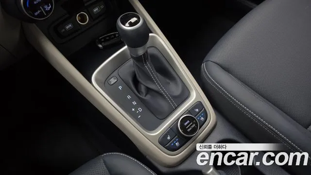 Hyundai Venue — Фото автомобиля 9