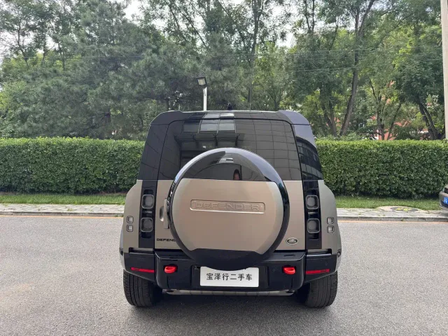 Land Rover Defender — Фото автомобиля 4