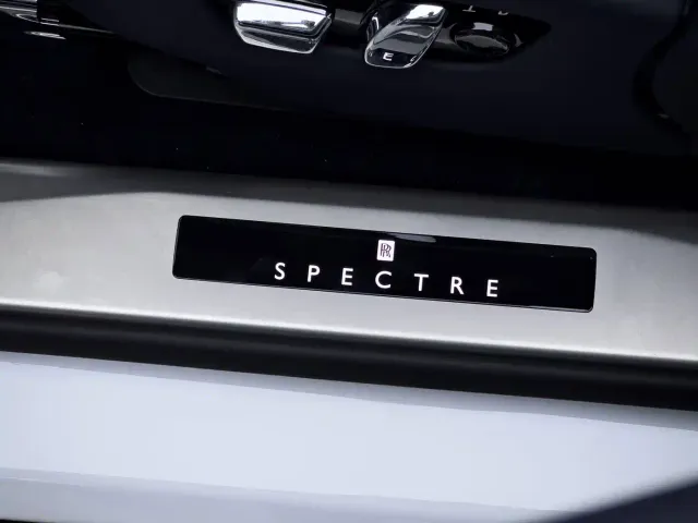 Rolls-Royce Spectre — Фото автомобиля 11