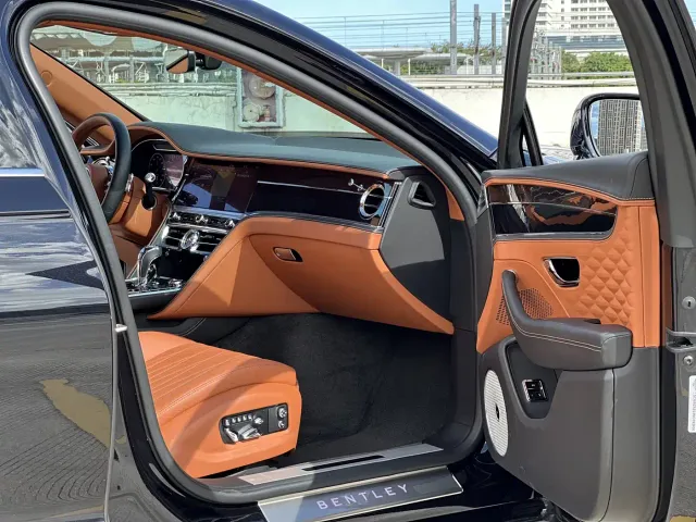 Bentley Flying Spur — Фото автомобиля 7