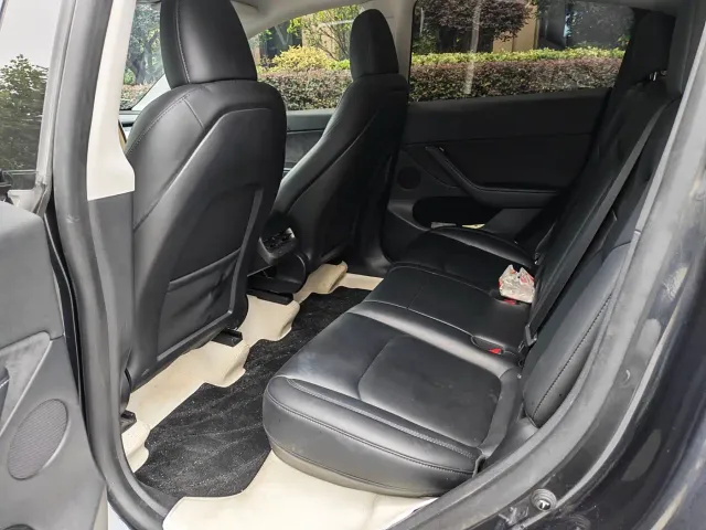 Tesla Model Y — Фото автомобиля 14