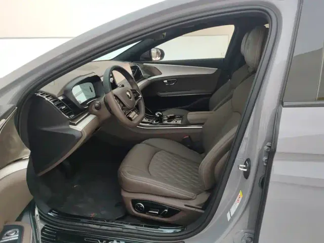 BYD Han 2025 DM-i Smart Drive Edition 125KM Premium — Фото автомобиля 9