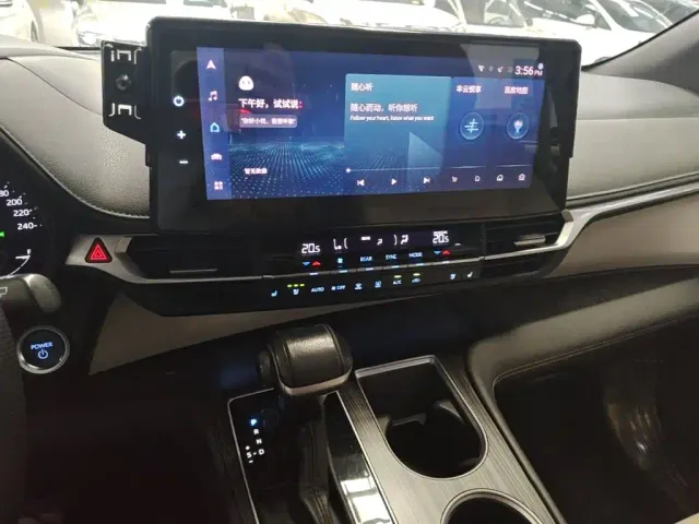 Toyota Sienna — Фото автомобиля 12