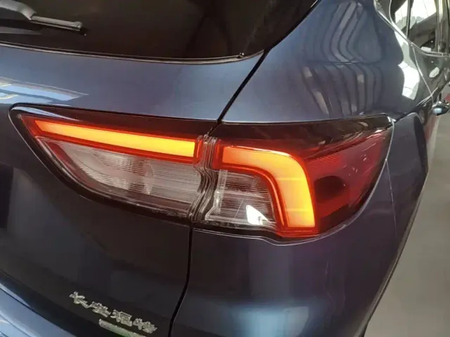 Ford Escape — Фото автомобиля 7