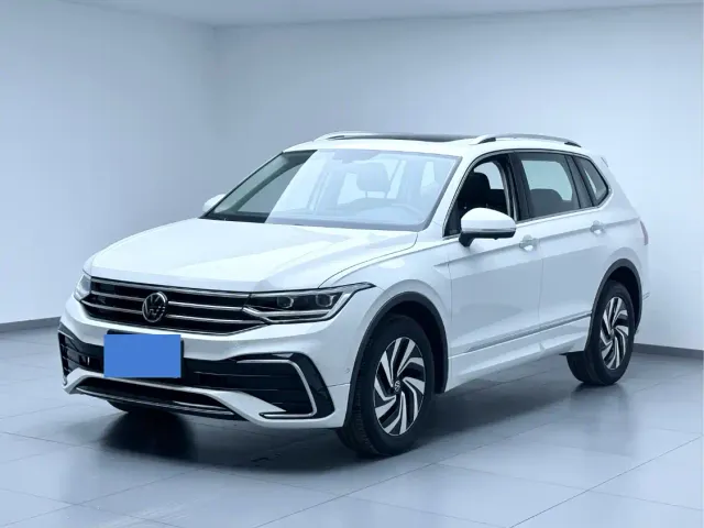 Фотография автомобиля — Volkswagen Tiguan L