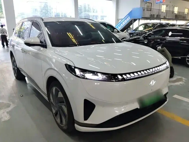 Dongfeng eπ 008 — Фото автомобиля 3