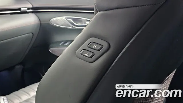 Genesis GV70 2.5T Бензин AWD — Фото автомобиля 8