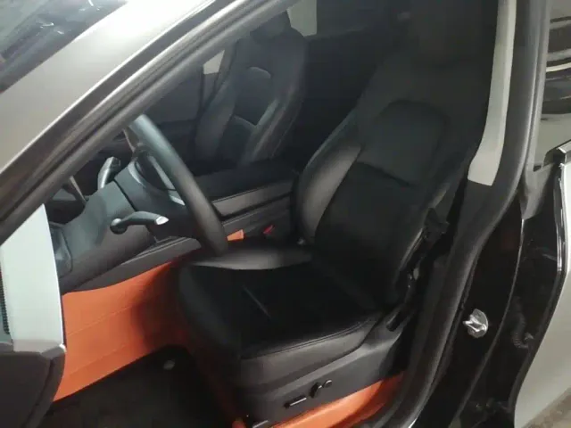 Tesla Model Y — Фото автомобиля 14
