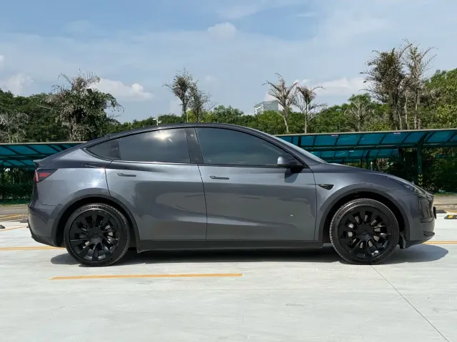 Tesla Model Y — Фото автомобиля 16