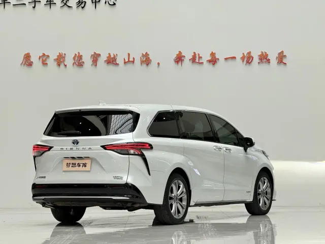 Toyota Sienna — Фото автомобиля 6