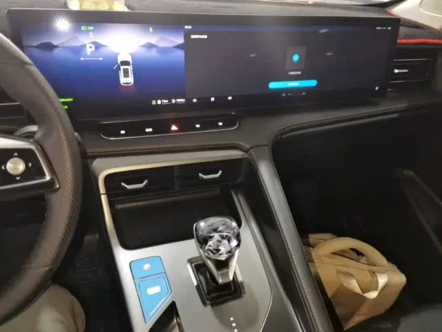 Roewe RX5 — Фото автомобиля 12
