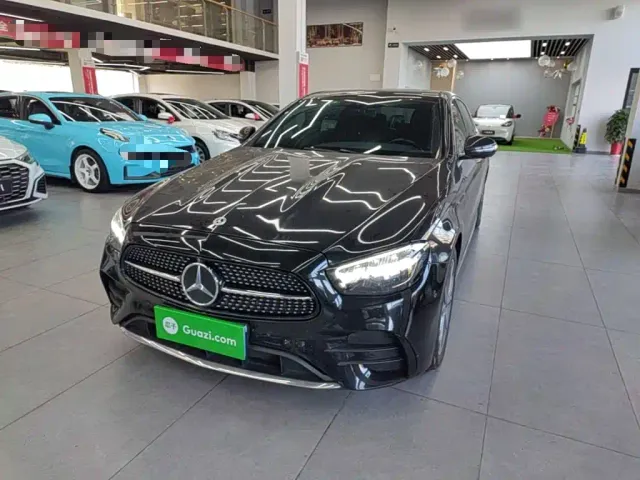 Фотография автомобиля — Mercedes-Benz E-Class
