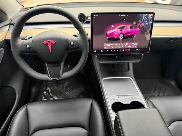 Tesla Model Y — Фото автомобиля 8