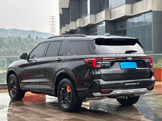 Ford Explorer — Фото автомобиля 5