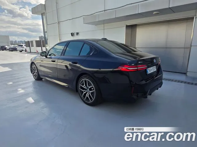 BMW 5 Series G60 — Фото автомобиля 2