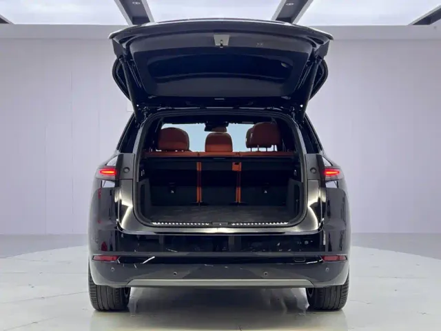 Li Auto L7 — Фото автомобиля 9