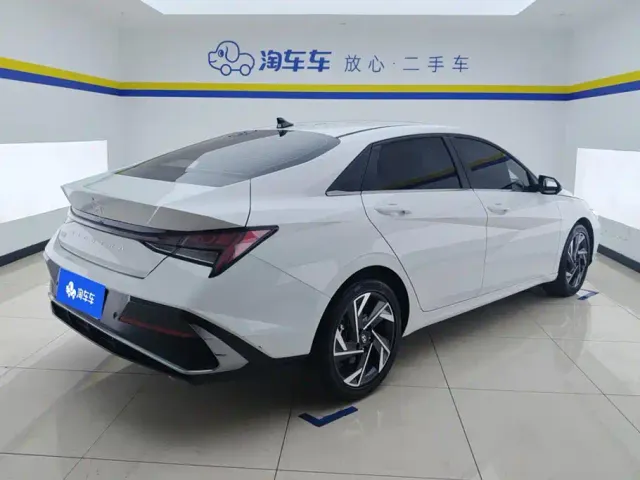 Hyundai Elantra — Фото автомобиля 3
