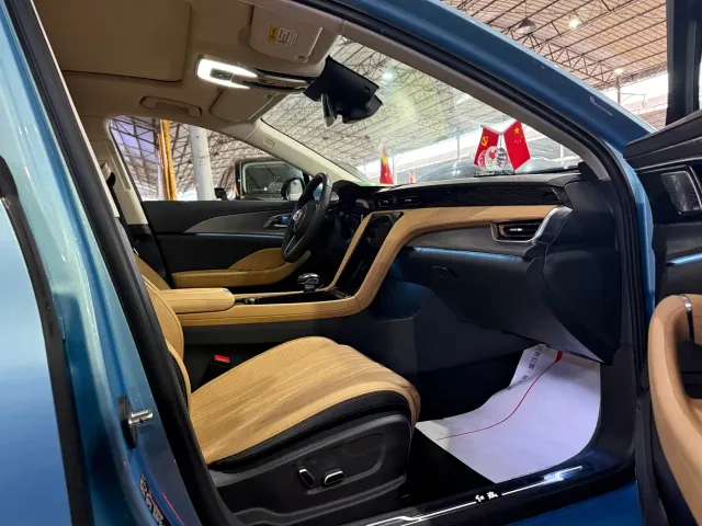 Hongqi H5 — Фото автомобиля 8