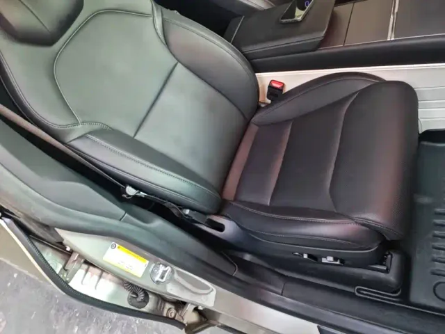 Tesla Model Y L — Фото автомобиля 24