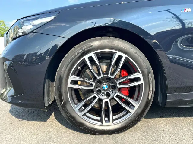 BMW 5 Series — Фото автомобиля 8