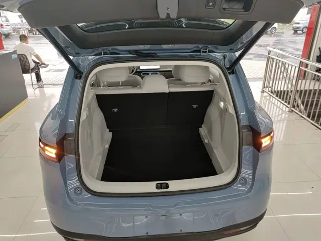 Leapmotor B10 — Фото автомобиля 18