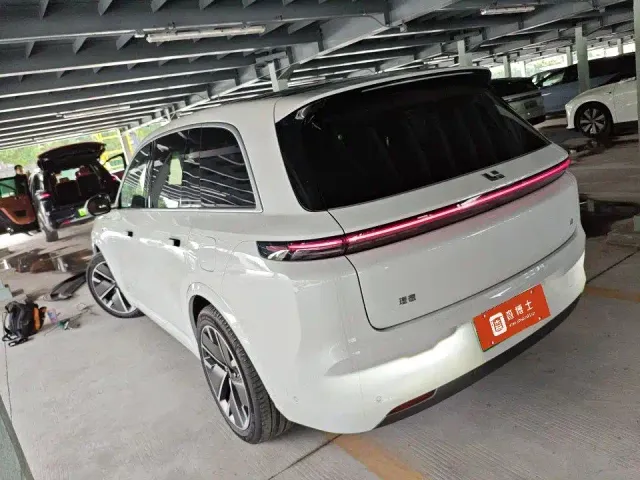 Li Auto L8 — Фото автомобиля 5