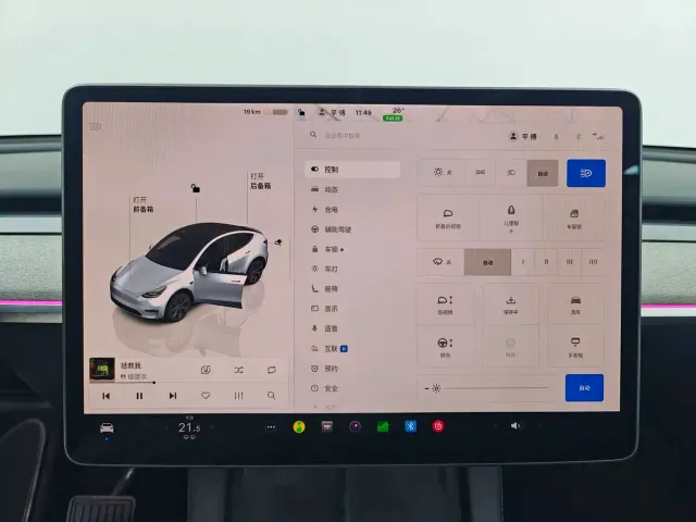 Tesla Model Y — Фото автомобиля 9