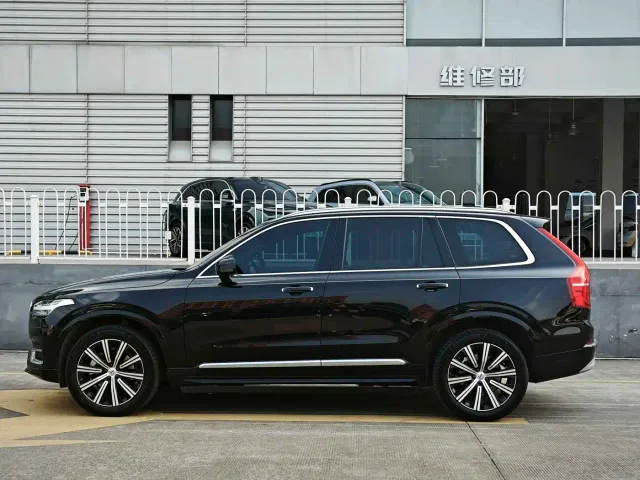Volvo XC90 — Фото автомобиля 4
