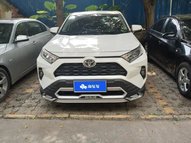 Toyota RAV4 — Фото автомобиля 2