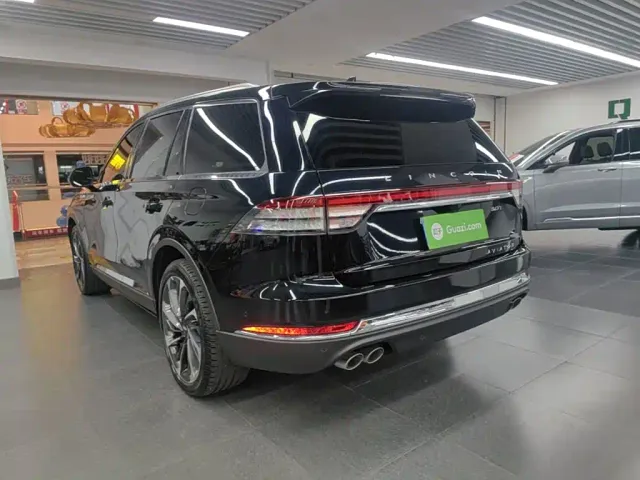 Lincoln Aviator — Фото автомобиля 4